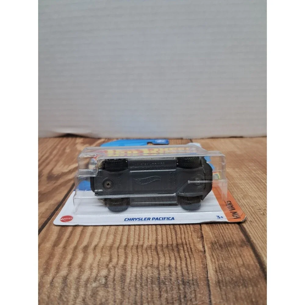 Hot Wheels HW Vans 1:64 Chrysler Pacifica 2024 Beige Diecast Van Unopened